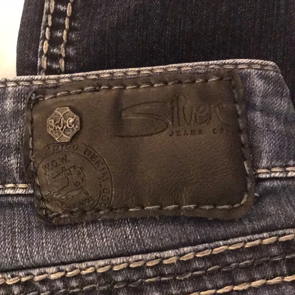 EUC Silver Suki super skinny 26‎ x 29 Sz 2